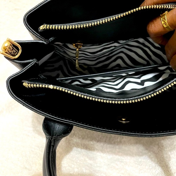 NWT Authentic Matmazel Designed 5 pockets black hand bag . - Picture 7 of 11